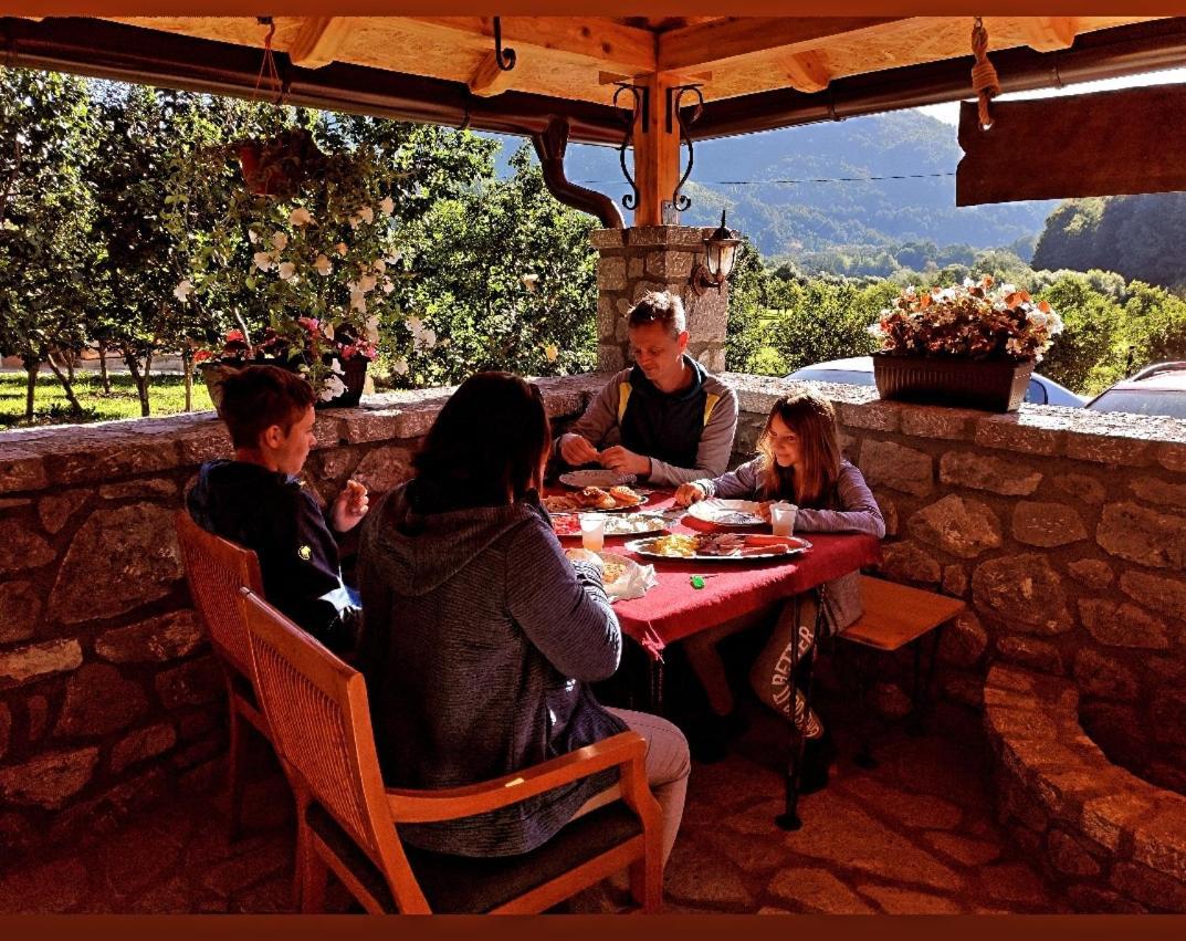 Holiday Bungalows & Food Плав Экстерьер фото